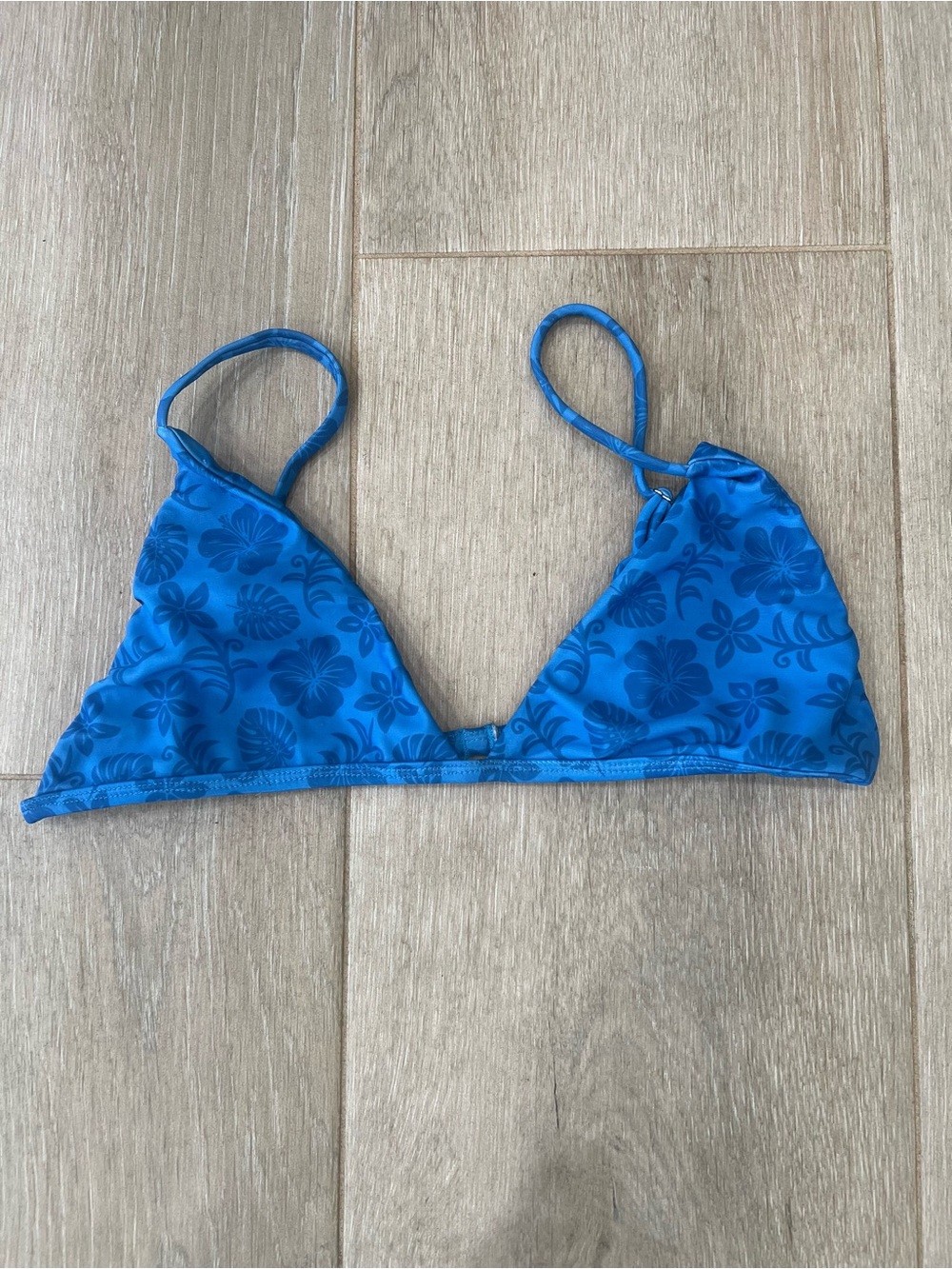 Lokahi Blue Floral Triangle Bikini Top, size large, brand new